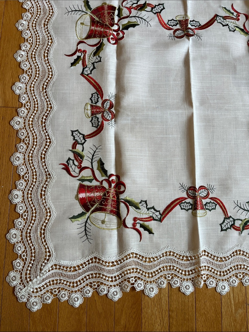 New Holiday Christmas Embroidered Lace Tablecloth 
White Red Green